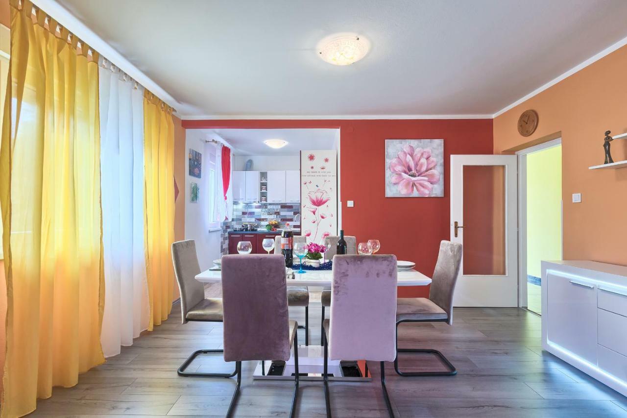 Apartman Modry Pula Bagian luar foto