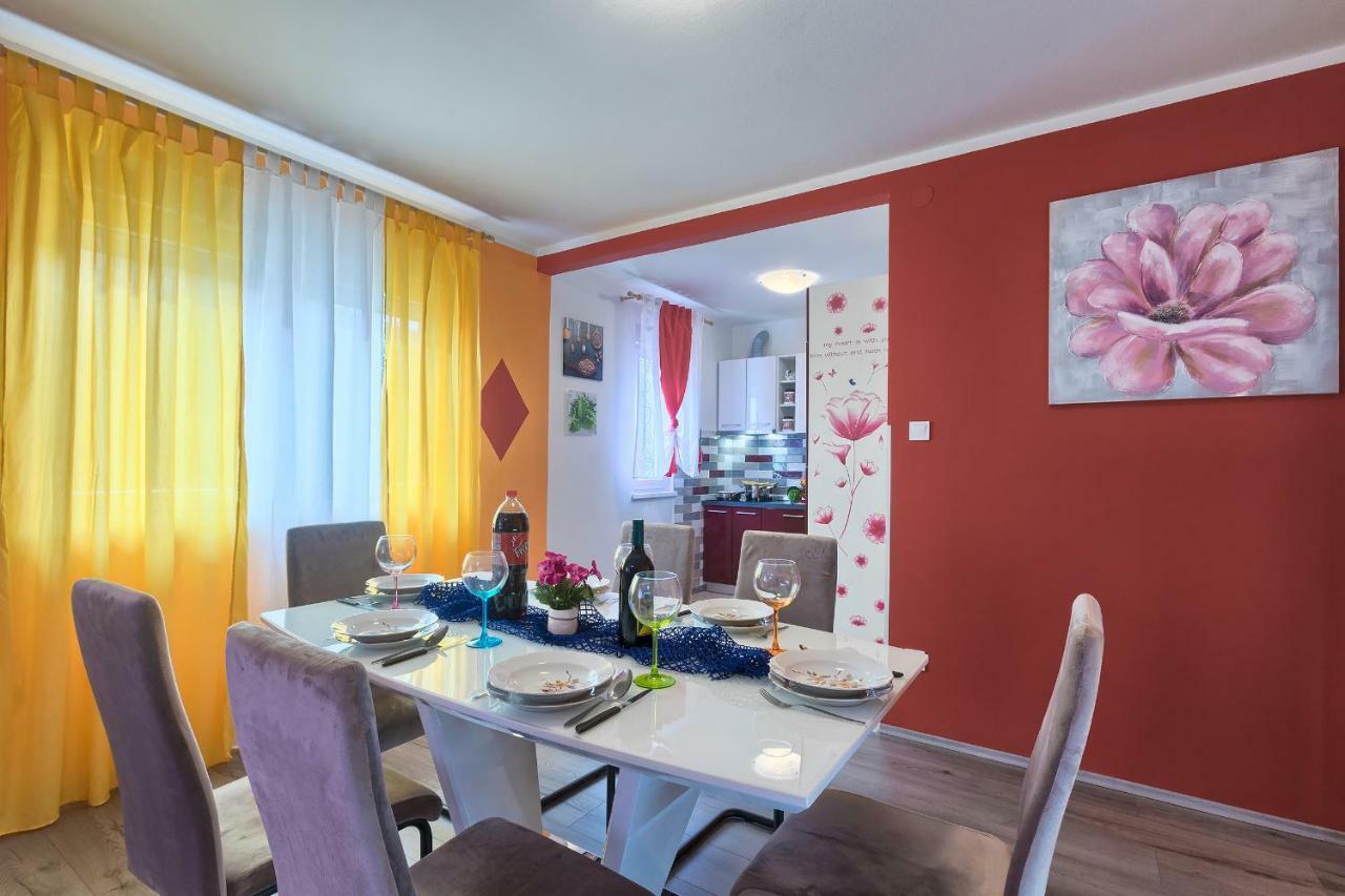 Apartman Modry Pula Bagian luar foto