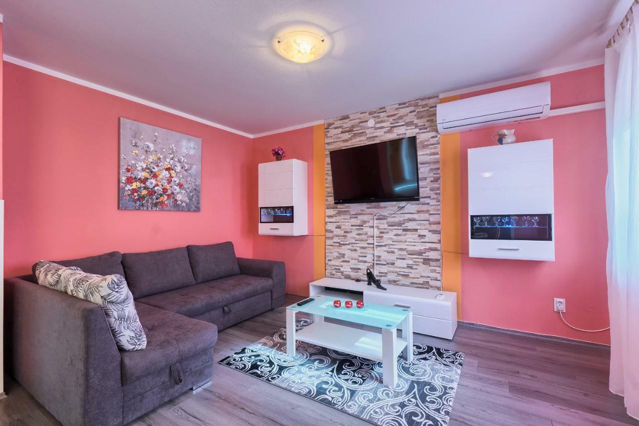 Apartman Modry Pula Bagian luar foto