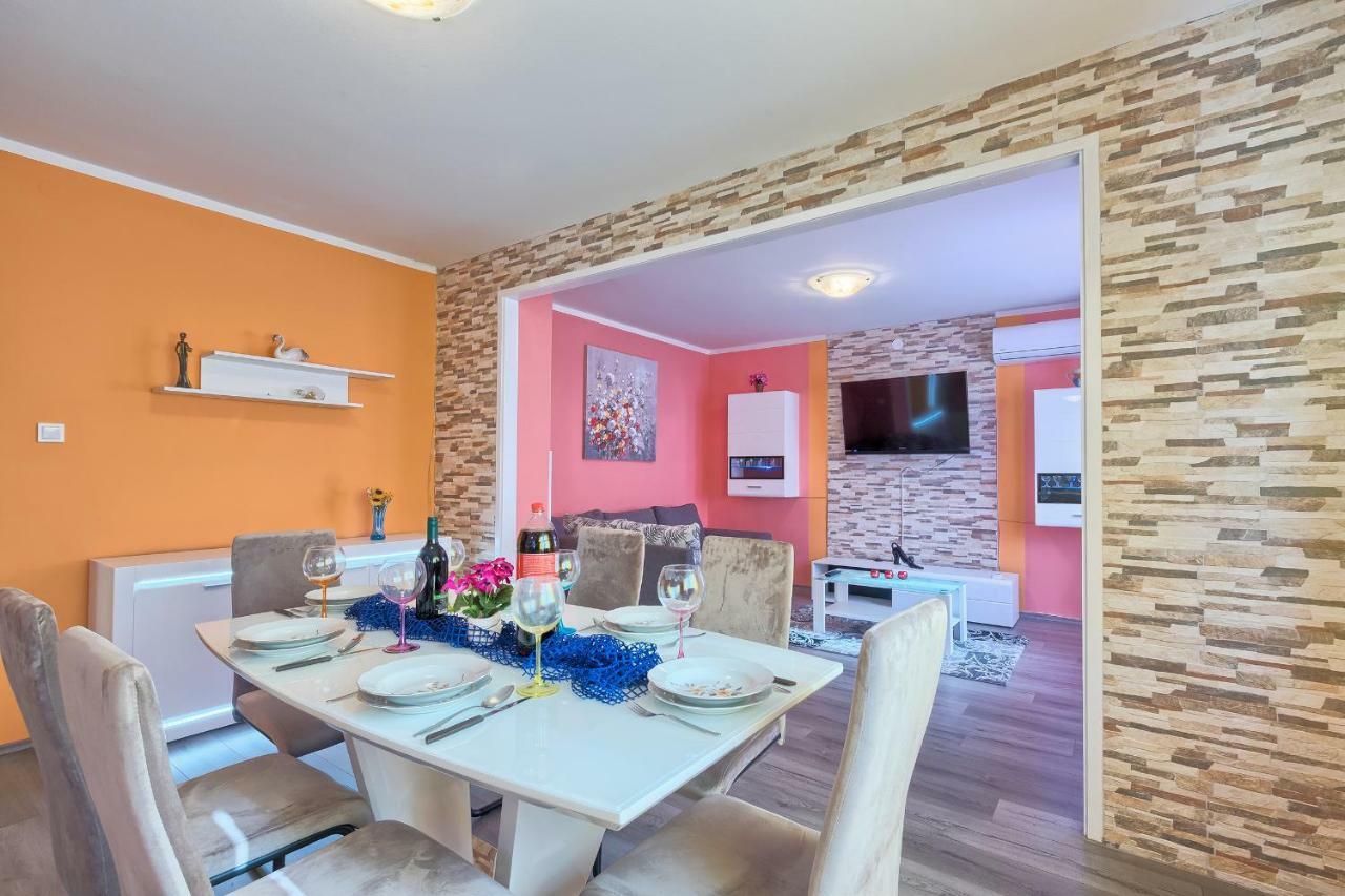 Apartman Modry Pula Bagian luar foto